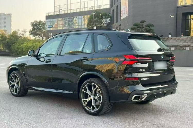 Used BMW X5 2025 Model, xDrive 30Li Prestige M Sport Night Package Exterior 2