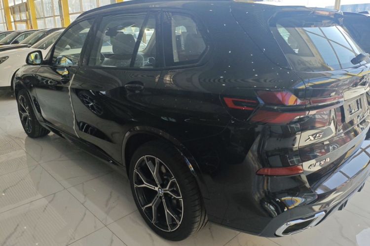 Used BMW X5 2025 Model, xDrive 30Li Prestige M Sport Night Package Exterior 2