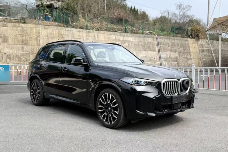 Used BMW X5 2025 Model, xDrive 40Li M Sport Night Package Exterior 2