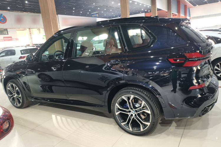 Used BMW X5 2025 Model, xDrive 40Li M Sport Night Package Exterior 3