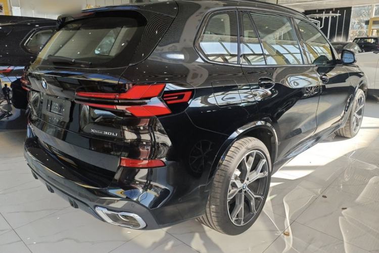 Used BMW X5 2025 Model, xDrive 30Li Prestige M Sport Night Package Exterior 3