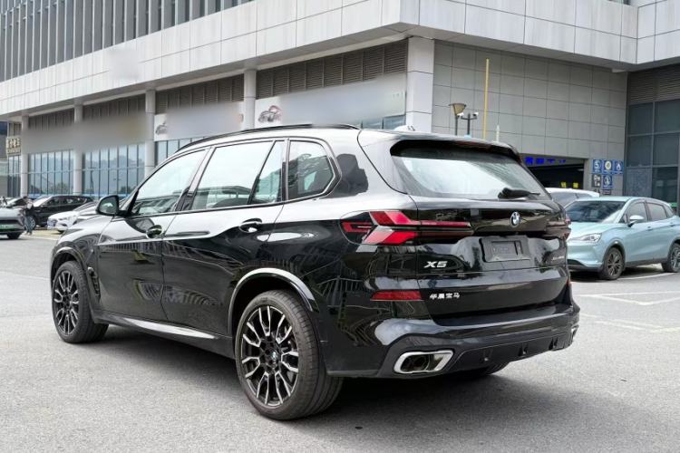 Used BMW X5 2025 Model, xDrive 40Li M Sport Night Package Exterior 3