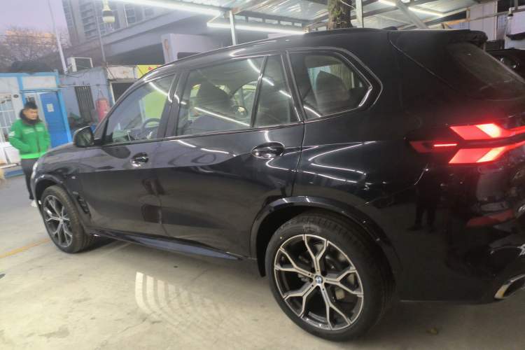 Used BMW X5 2025 Model, xDrive 30Li Prestige M Sport Night Package Exterior 3