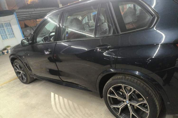 Used BMW X5 2025 Model, xDrive 30Li Prestige M Sport Night Package Exterior 3