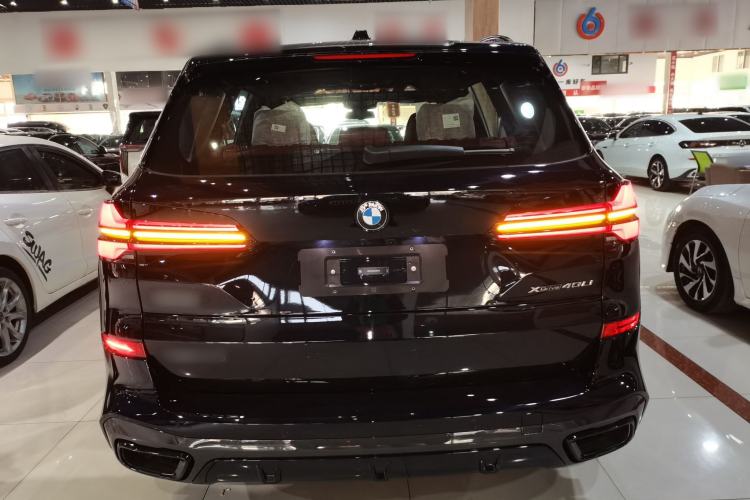 Used BMW X5 2025 Model, xDrive 40Li M Sport Night Package Exterior 4