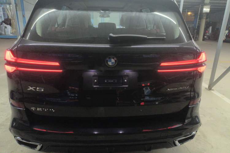 Used BMW X5 2025 Model, xDrive 30Li Prestige M Sport Night Package Exterior 4