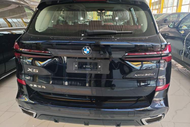 Used BMW X5 2025 Model, xDrive 30Li Prestige M Sport Night Package Exterior 4
