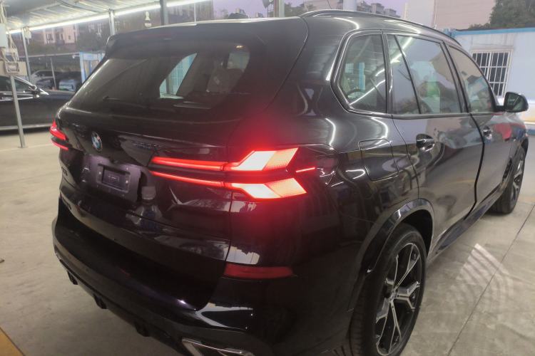 Used BMW X5 2025 Model, xDrive 30Li Prestige M Sport Night Package Exterior 5