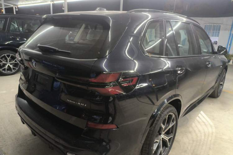 Used BMW X5 2025 Model, xDrive 30Li Prestige M Sport Night Package Exterior 5