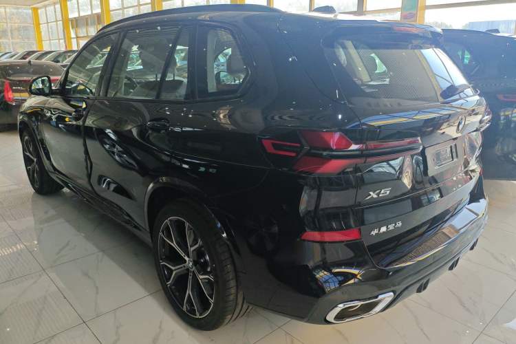 Used BMW X5 2025 Model, xDrive 30Li Prestige M Sport Night Package Exterior 5