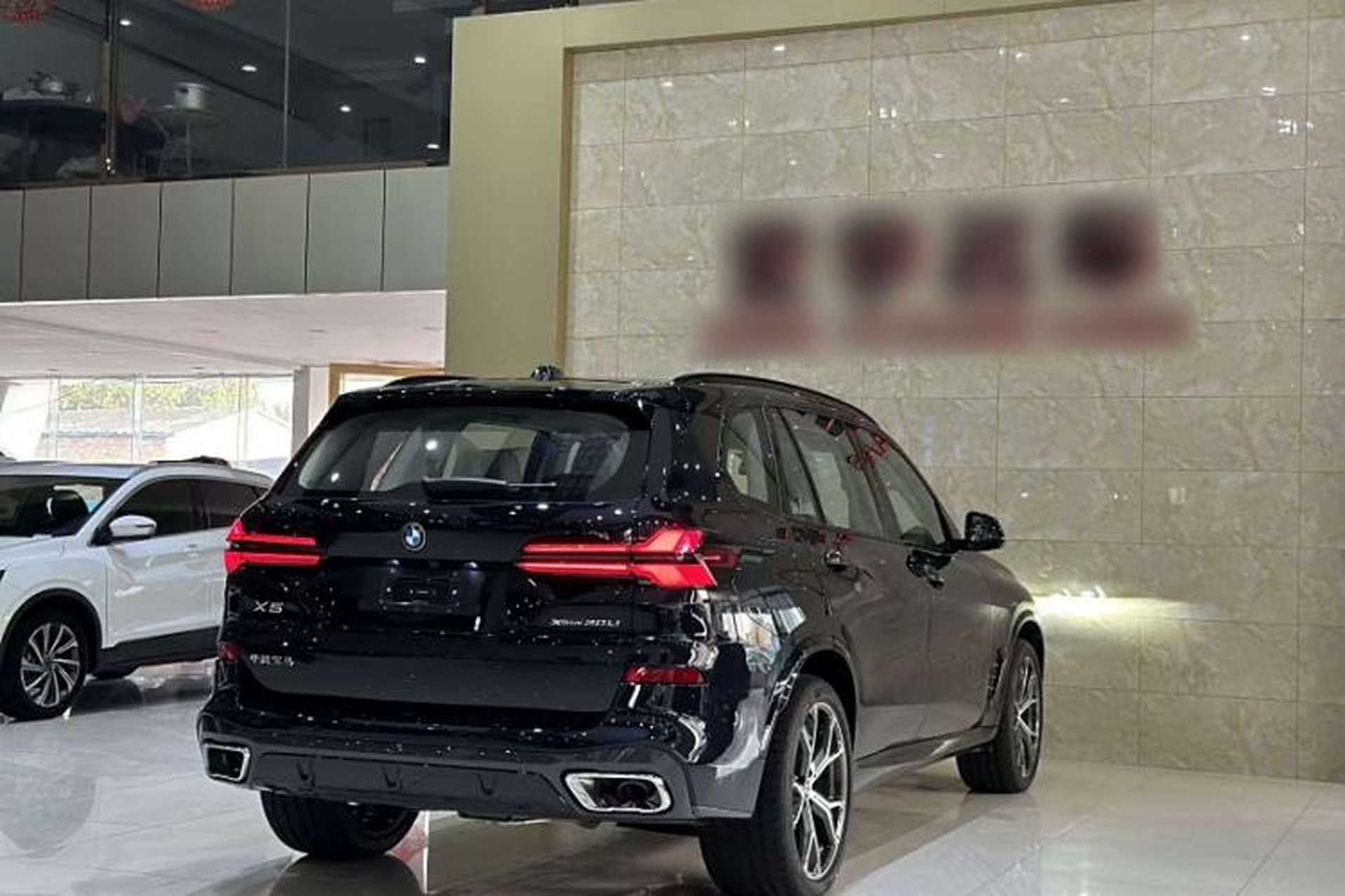 Used BMW X5 2025 Model, xDrive 30Li Prestige M Sport Night Package Exterior 6