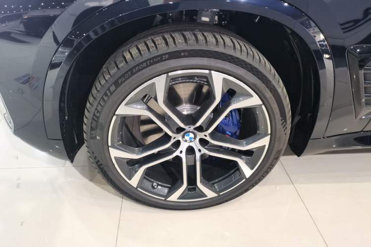 Used BMW X5 2025 Model, xDrive 40Li M Sport Night Package Exterior 7
