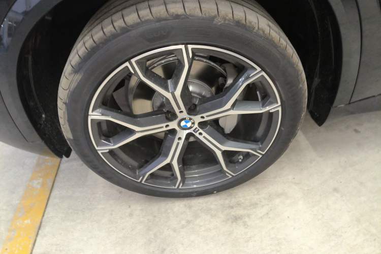 Used BMW X5 2025 Model, xDrive 30Li Prestige M Sport Night Package Exterior 7