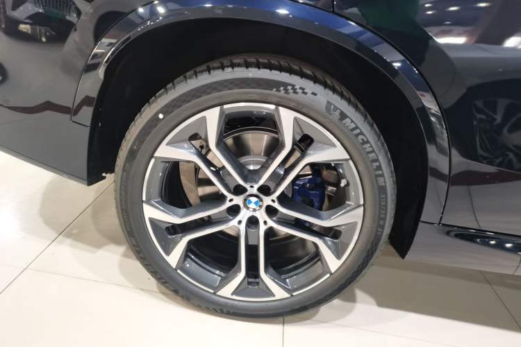 Used BMW X5 2025 Model, xDrive 40Li M Sport Night Package Exterior 8
