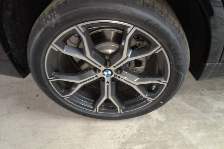 Used BMW X5 2025 Model, xDrive 30Li Prestige M Sport Night Package Exterior 8