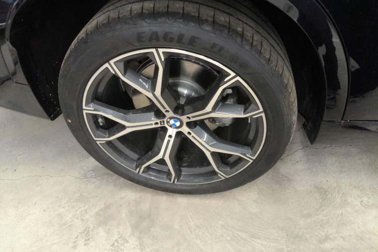 Used BMW X5 2025 Model, xDrive 30Li Prestige M Sport Night Package Exterior 8