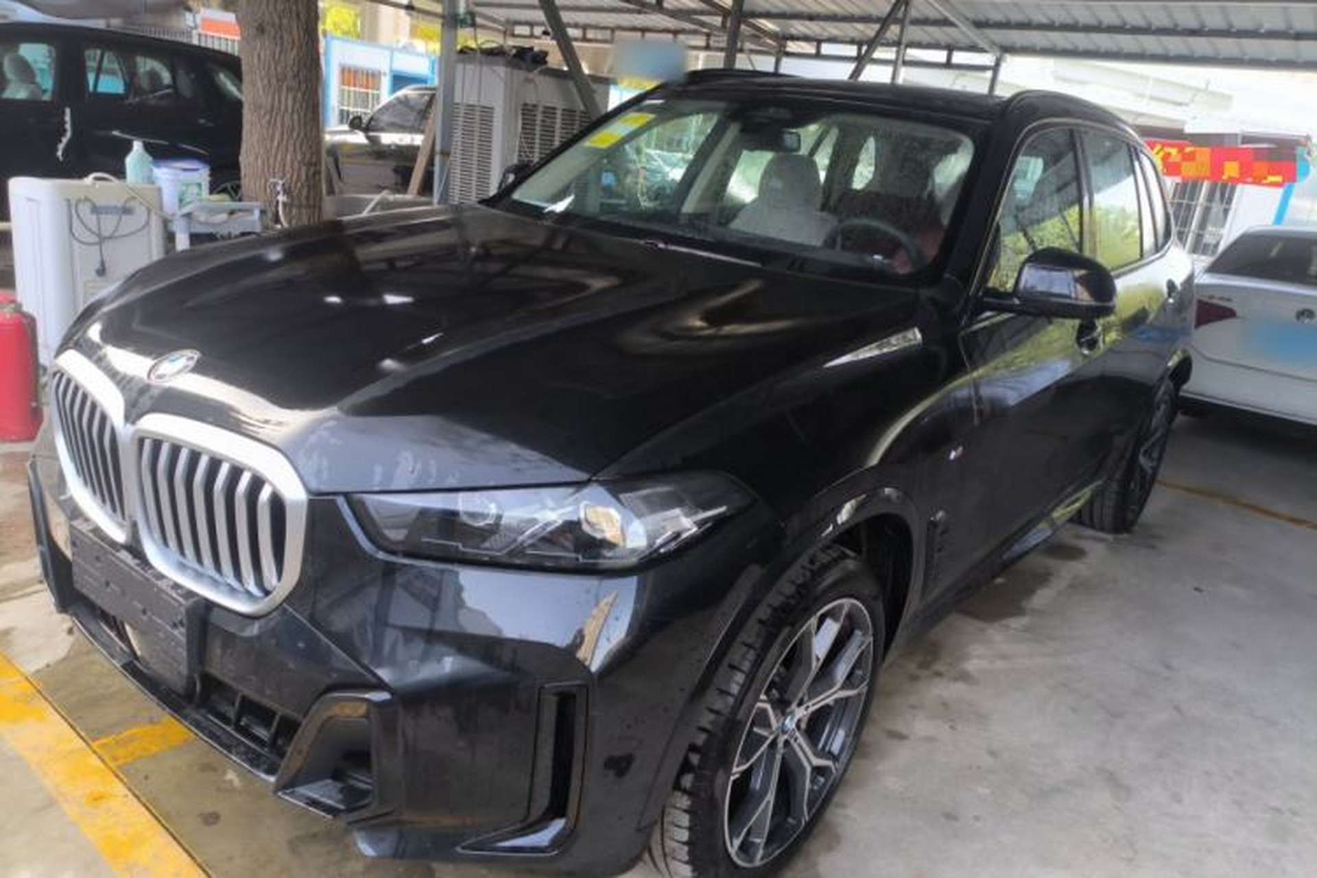 Used BMW X5 2025 Model, xDrive 30Li Prestige M Sport Night Package Front Left 45 Deg