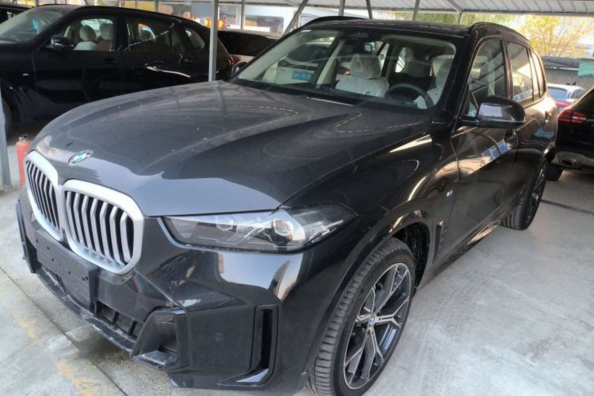Used BMW X5 2025 Model, xDrive 30Li Prestige M Sport Night Package Front Left 45 Deg