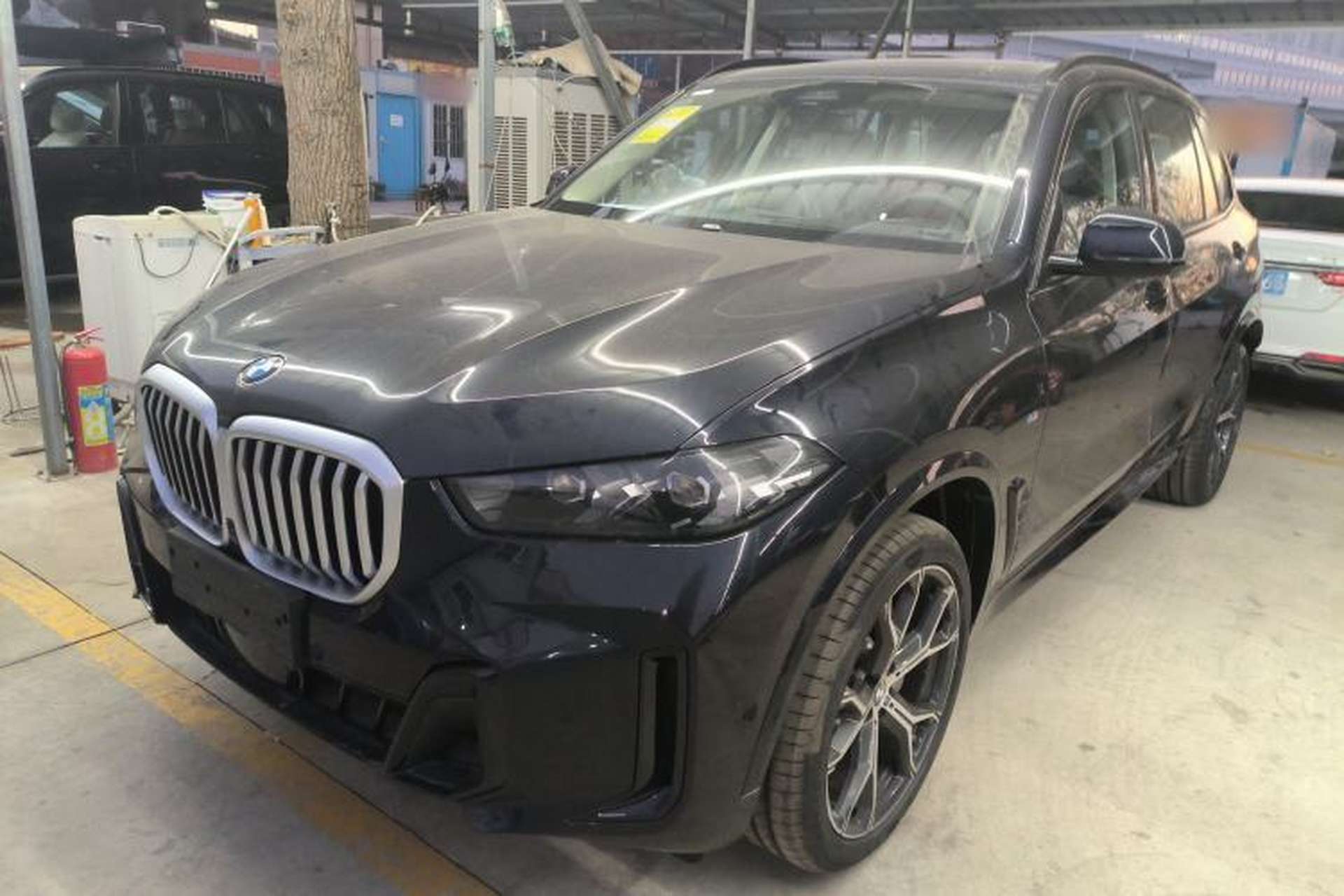 Used BMW X5 2025 Model, xDrive 30Li Prestige M Sport Night Package Front Left 45 Deg
