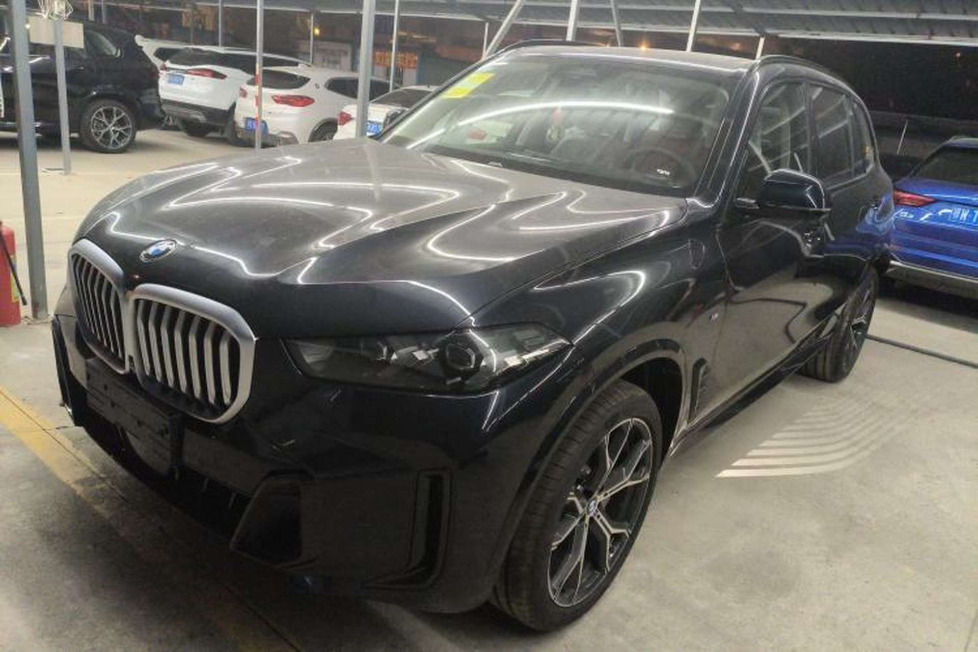 Used BMW X5 2025 Model, xDrive 30Li Prestige M Sport Night Package Front Left 45 Deg