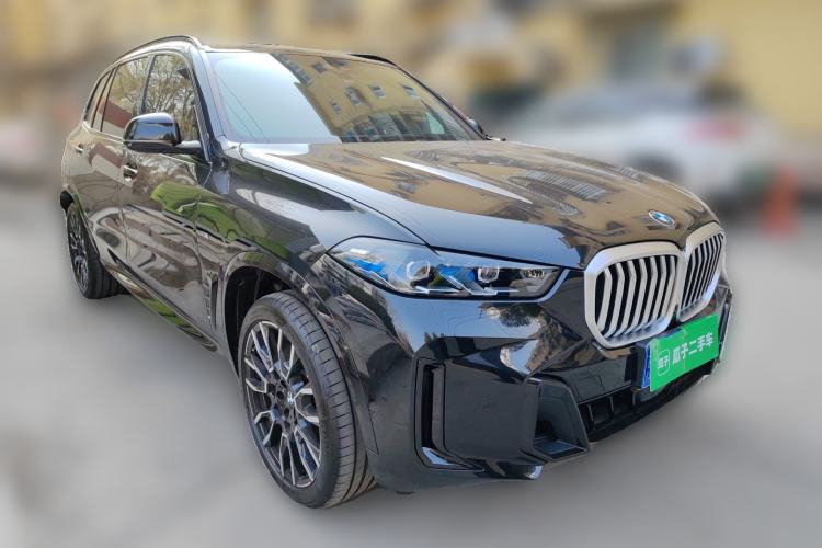 Used BMW X5 2025 Model, xDrive 40Li M Sport Night Package Front Right 45 Deg