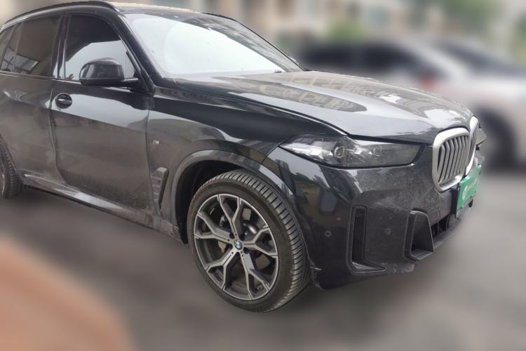 Used BMW X5 2025 Model, xDrive 30Li Prestige M Sport Night Package Front Right 45 Deg