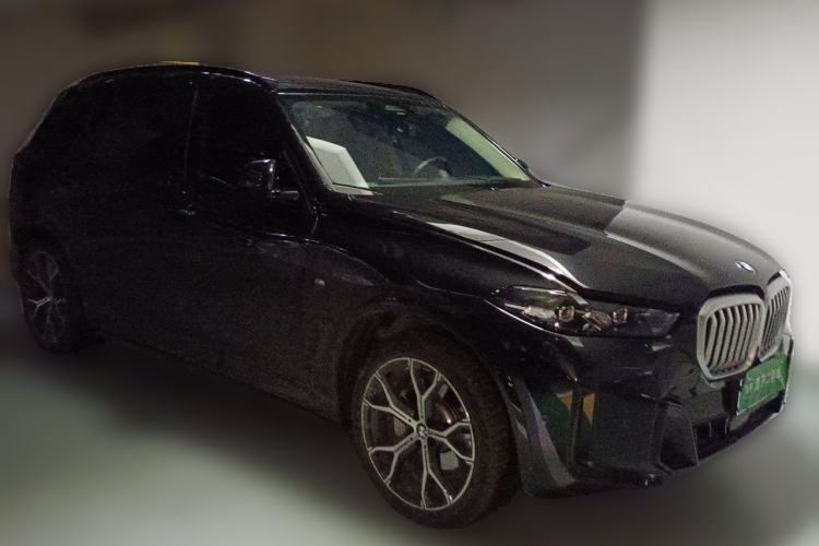 Used BMW X5 2025 Model, xDrive 30Li Prestige M Sport Night Package Front Right 45 Deg