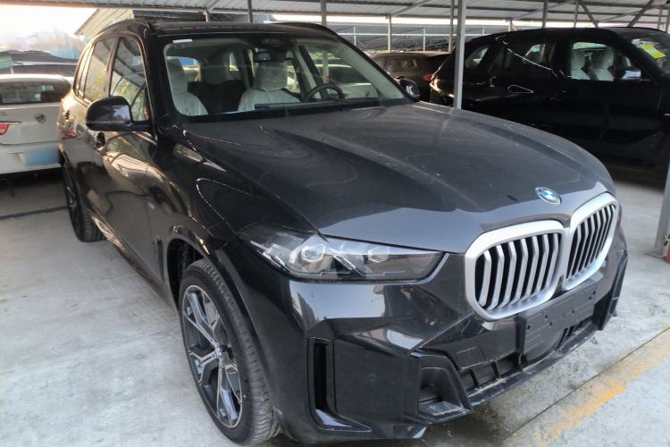 Used BMW X5 2025 Model, xDrive 30Li Prestige M Sport Night Package Front Right 45 Deg
