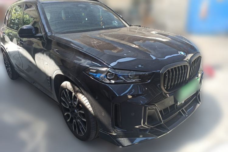 Used BMW X5 2025 Model, xDrive 40Li M Sport Night Package Front Right 45 Deg