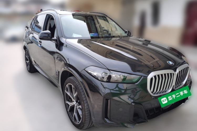 Used BMW X5 2025 Model, xDrive 30Li M Sport Night Package Front Right 45 Deg