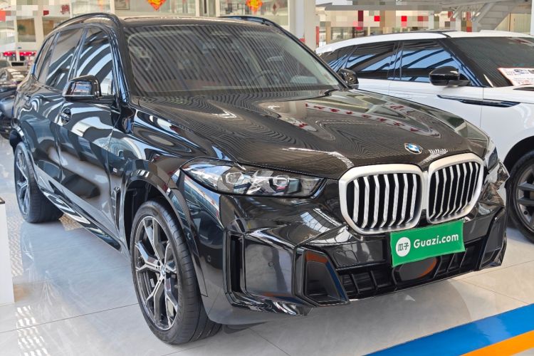 Used BMW X5 2025 Model, xDrive 30Li Prestige M Sport Night Package Front Right 45 Deg