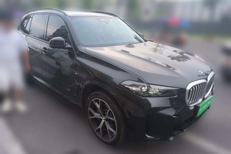 Used BMW X5 2025 Model, xDrive 30Li Prestige M Sport Night Package Front Right 45 Deg