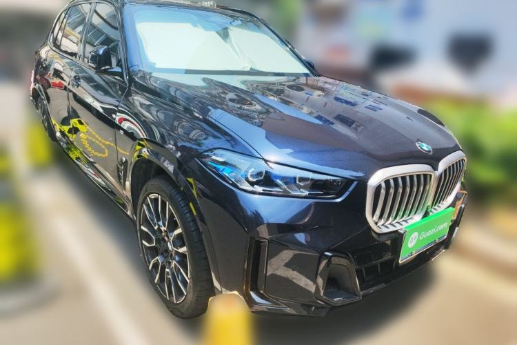 Used BMW X5 2025 Model, xDrive 40Li M Sport Night Package Front Right 45 Deg