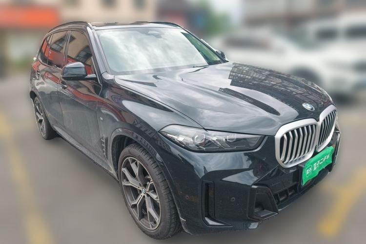 Used BMW X5 2025 Model, xDrive 30Li Prestige M Sport Night Package Front Right 45 Deg