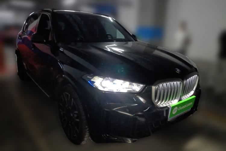 Used BMW X5 2025 Model, xDrive 40Li M Sport Night Package Front Right 45 Deg