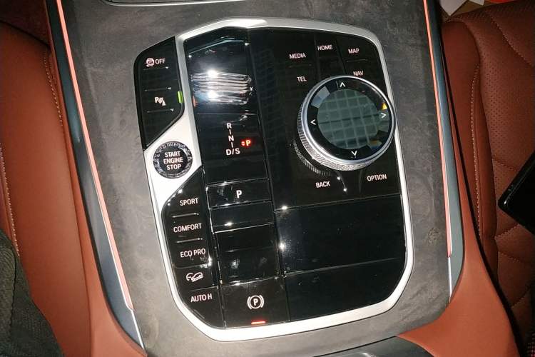 Used BMW X5 2025 Model, xDrive 30Li Prestige M Sport Night Package Gear Lever