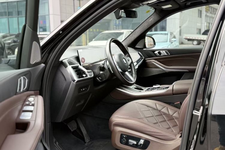 Used BMW X5 2025 Model, xDrive 40Li M Sport Night Package Interior 2