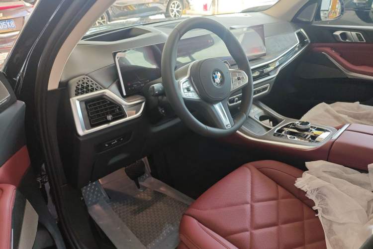 Used BMW X5 2025 Model, xDrive 30Li Prestige M Sport Night Package Interior 2