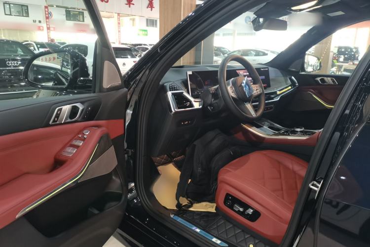 Used BMW X5 2025 Model, xDrive 40Li M Sport Night Package Interior 3
