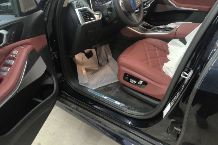 Used BMW X5 2025 Model, xDrive 30Li Prestige M Sport Night Package Interior 3
