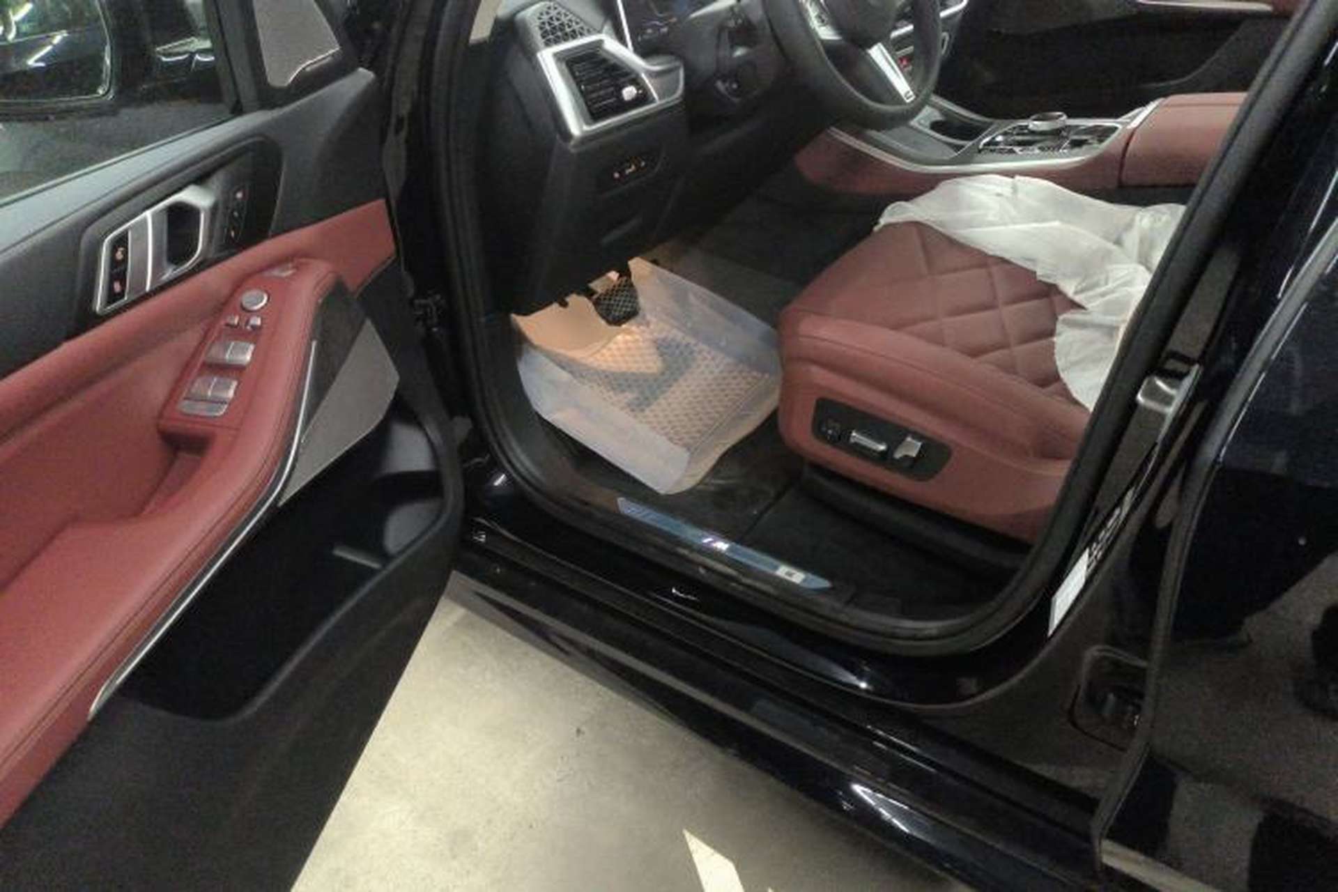 Used BMW X5 2025 Model, xDrive 30Li Prestige M Sport Night Package Interior 3