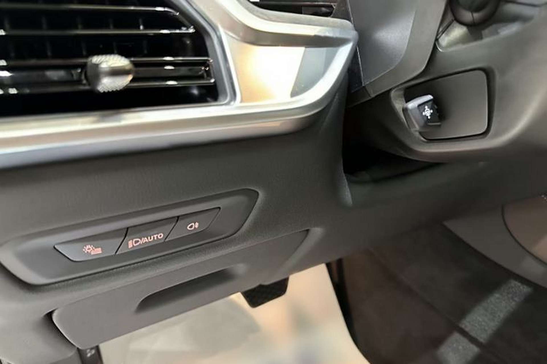 Used BMW X5 2025 Model, xDrive 30Li Prestige M Sport Night Package Interior 8