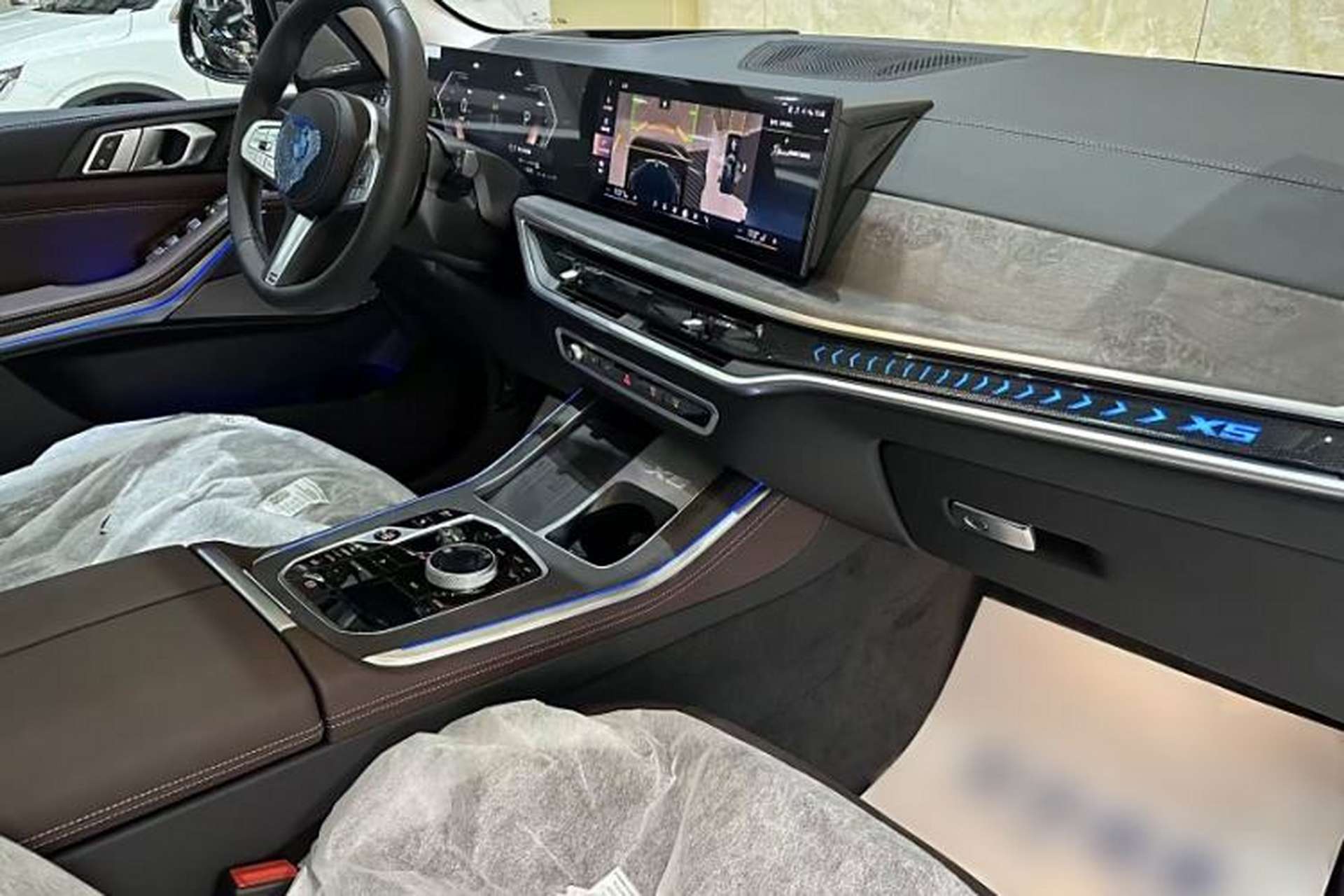 Used BMW X5 2025 Model, xDrive 30Li Prestige M Sport Night Package Interior 9