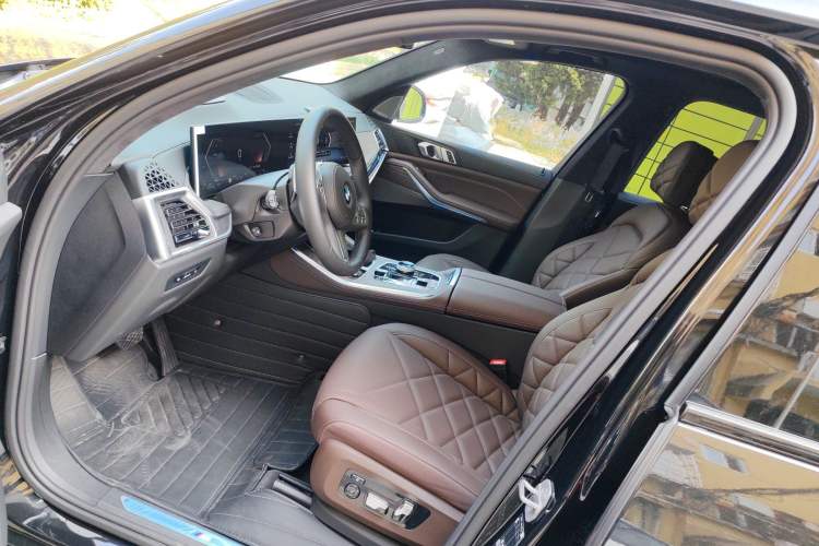 Used BMW X5 2025 Model, xDrive 40Li M Sport Night Package Left Front Seat