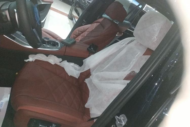 Used BMW X5 2025 Model, xDrive 40Li M Sport Night Package Left Front Seat