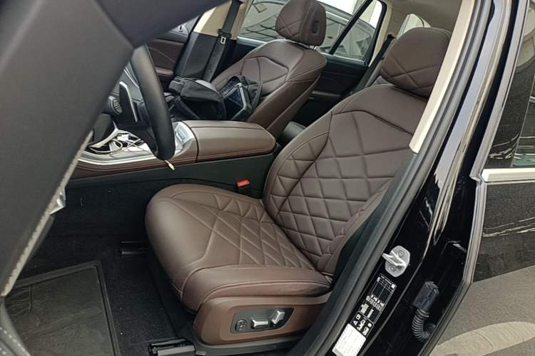 Used BMW X5 2025 Model, xDrive 30Li Prestige M Sport Night Package Left Front Seat