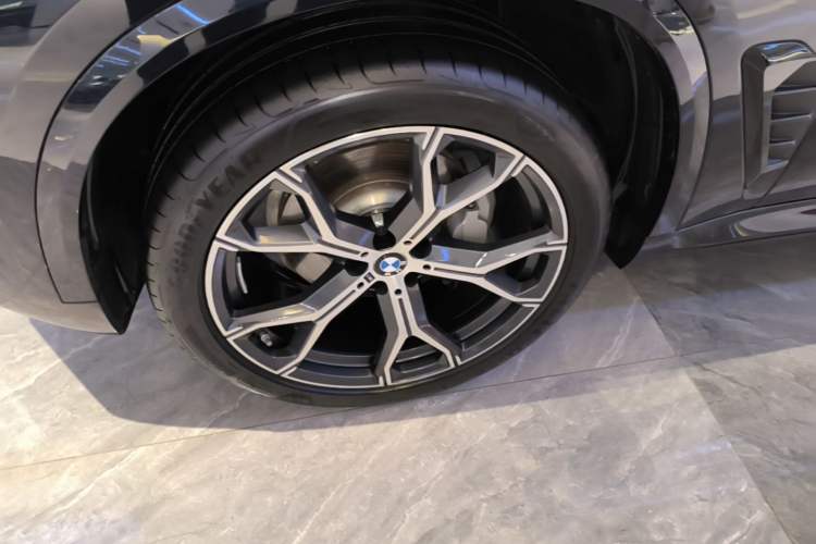 Used BMW X5 2025 Model, xDrive 30Li Prestige M Sport Night Package Left Front Wheel Hub