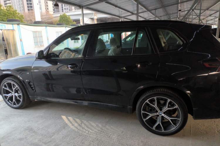 Used BMW X5 2025 Model, xDrive 30Li Prestige M Sport Night Package Left Side