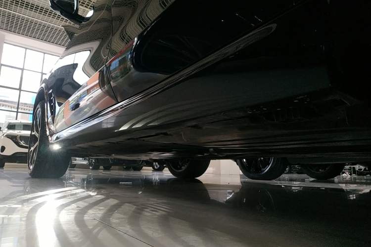 Used BMW X5 2025 Model, xDrive 30Li Prestige M Sport Night Package Left Side Sill