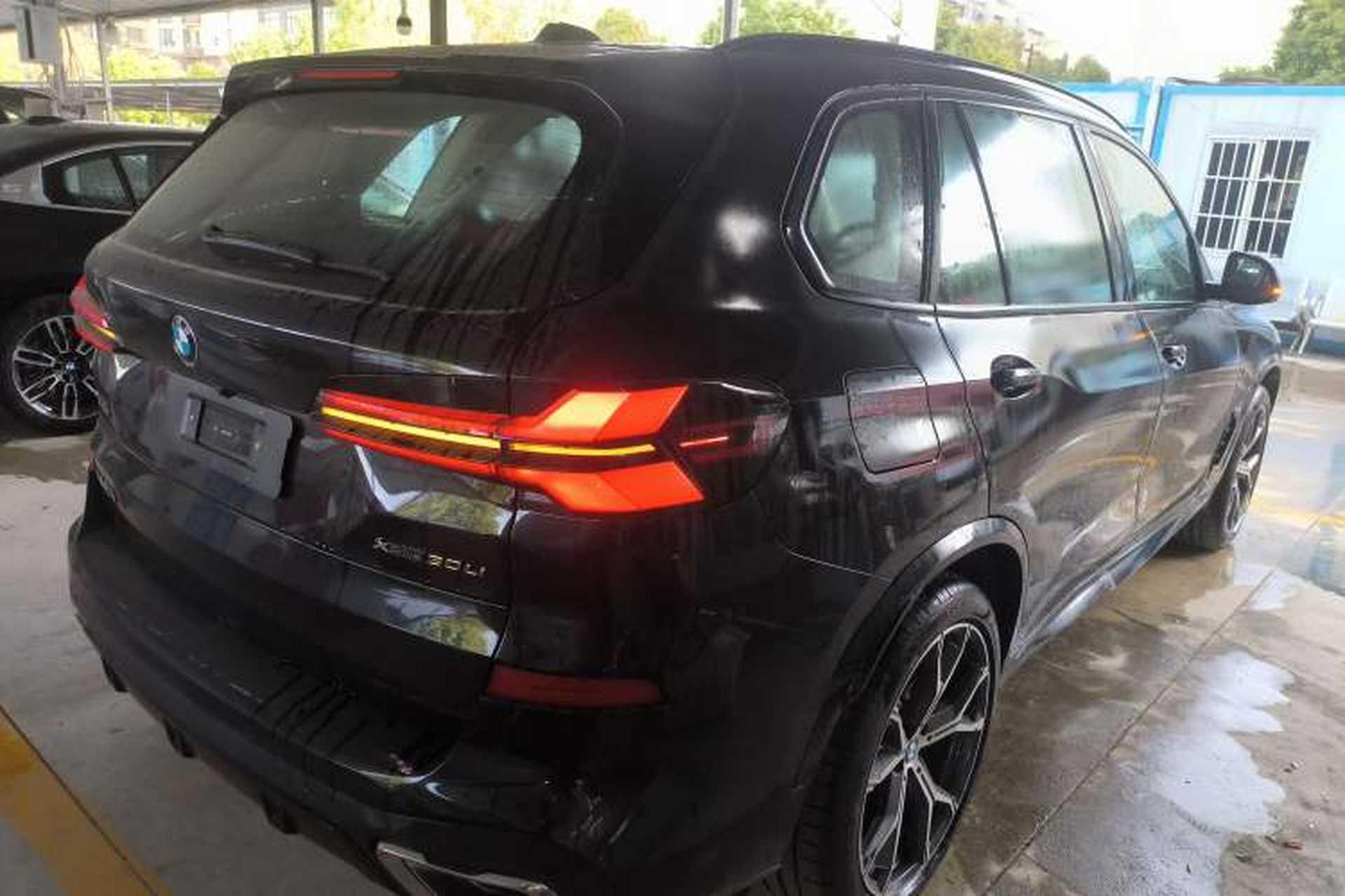 Used BMW X5 2025 Model, xDrive 30Li Prestige M Sport Night Package Rear Right 45 Deg